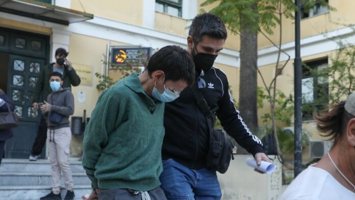 Έγκλημα στο Αιγάλεω: Για ανθρωποκτονία με δόλο κατηγορείται ο μητροκτόνος