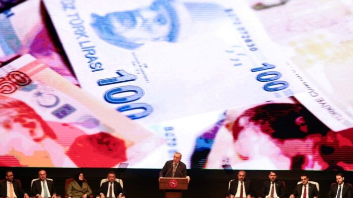Ο Ερντογάν «ξηλώνει» τραπεζίτες και η τουρκική λίρα καταρρέει