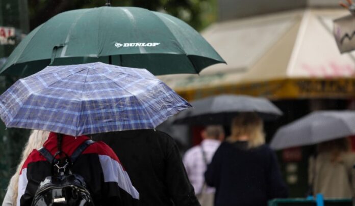 Ραγδαία επιδείνωση του καιρού από το βράδυ της Κυριακής: Πού θα «χτυπήσουν» καταιγίδες