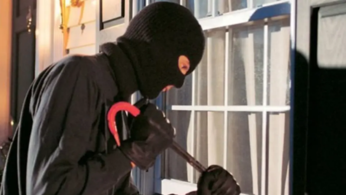 Διαρρήκτες «μπήκαν» σε διαμέρισμα και άρπαξαν μετρητά και χρυσαφικά στο Ναύπλιο