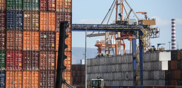 Η νίκη των λιμενεργατών της COSCO ούτε κρύβεται, ούτε υποβαθμίζεται