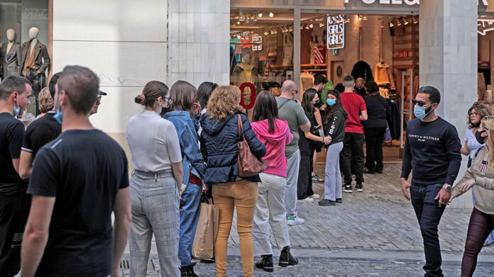 Πλεύρης: Δεν θέλουμε να περιορίσουμε πλήρως τους ανεμβολίαστους αλλά δεν θα την πληρώσουν οι εμβολιασμένοι