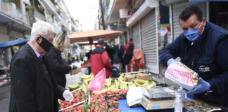 Λαϊκές αγορές: Αυτογελοιοποίηση Άδωνι με επίθεση στη «δημοκρατία»