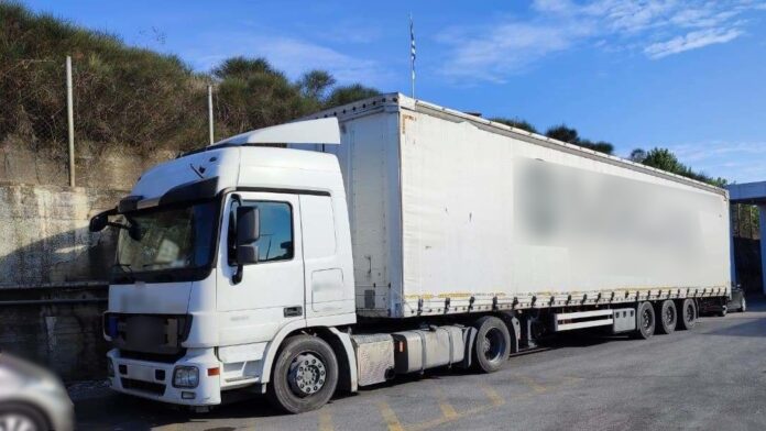 Αλεξανδρούπολη: Έκρυβε τους μετανάστες στην καρότσα νταλίκας