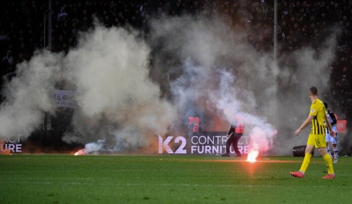 Μεγάλα επεισόδια στην Τούμπα: Οπαδοί του ΠΑΟΚ εισέβαλαν στο γήπεδο! (ΦΩΤΟ)