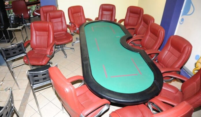 Γλυφάδα: Συνελήφθησαν 9 άτομα για παράνομο τζόγο