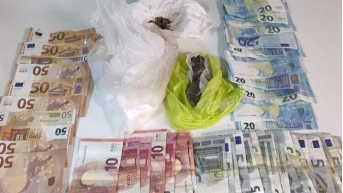 Θεσσαλονίκη: Μάνα και γιος έκρυβαν ναρκωτικά μέσα σε λούτρινο αρκουδάκι-(VIDEO)