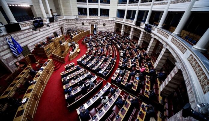 Πυρά της αντιπολίτευσης για τα μέτρα που ανακοίνωσε ο πρωθυπουργός για την ακρίβεια