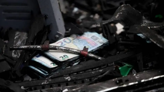 Ημαθία: Βρήκαν καμένο το αυτοκίνητο των βομβιστών του ΑΤΜ στη Μελίκη