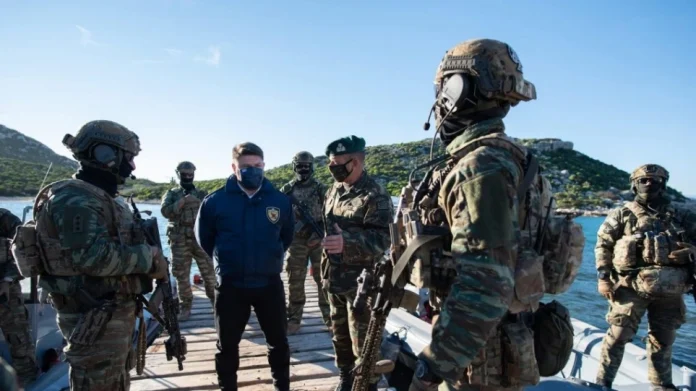 Ο Χαρδαλιάς απαντά στον Ακάρ από το Καστελόριζο: «Είμαστε έτοιμοι όποτε χρειαστεί»