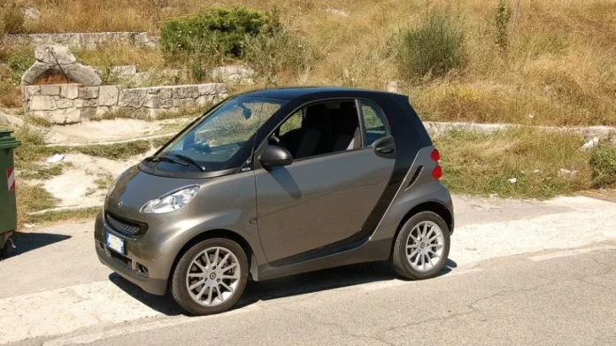 Λάρισα: Έκλεβαν Smart και ζητούσαν… λύτρα από τους ιδιοκτήτες τους