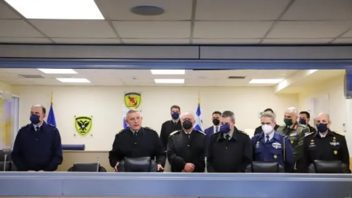 Στο Εθνικό Κέντρο Επιχειρήσεων ο Φλώρος για ανταλλαγή ευχών με τους ένστολους στα επιτηρητικά φυλάκια-(ΦΩΤΟ)