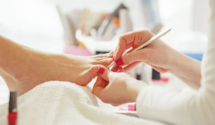 Αποζημίωση-μαμούθ σε γυναίκα που έχασε το πόδι της από πεντικούρ