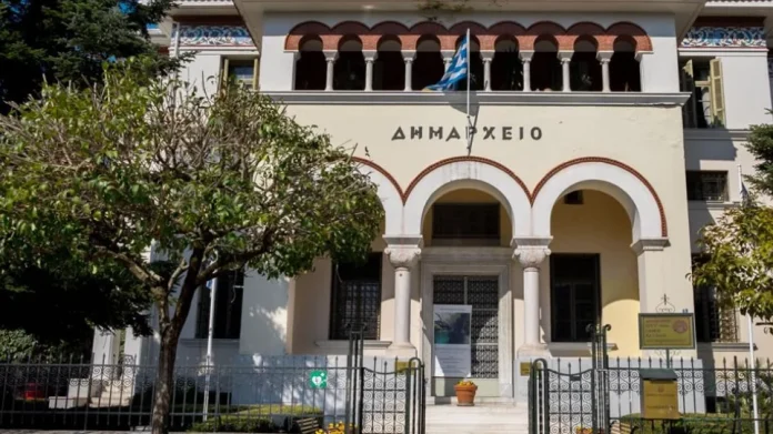 Βανδαλισμοί και κλοπές σε δημοτικά οχήματα στα Ιωάννινα