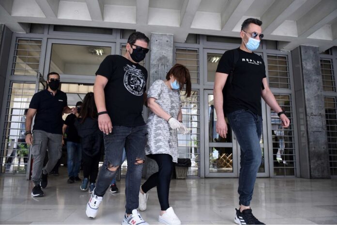 Δολοφονία ταξιτζή στον Εύοσμο: “Να το πάρω πάνω μου ως Ελληνίδα μάνα, αλλά δεν το έκανα εγώ” λέει η 46χρονη