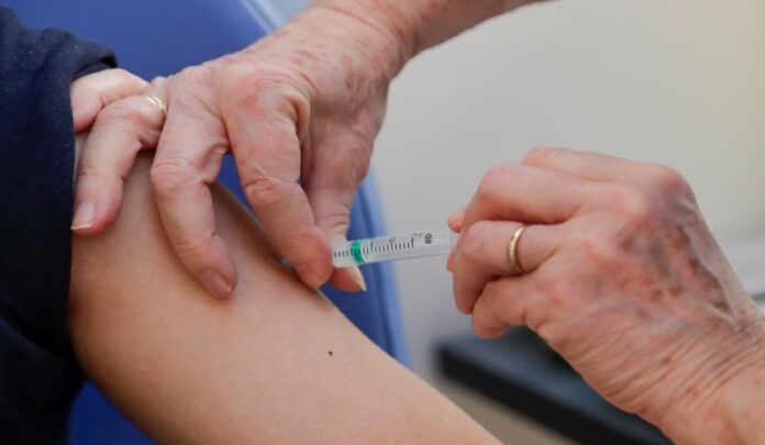 Κορωνοϊός: Εγκρίθηκε η 4η δόση, μόνο σε ανοσοκατασταλμένους – Κοντά στα 35.000 τα κρούσματα σήμερα