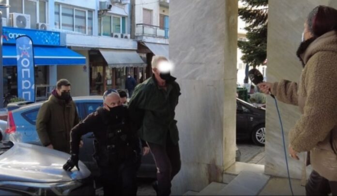 Ομολόγησε και σοκάρει ο μητροκτόνος των Γρεβενών: «Τη σκότωσα γιατί έκαψε το φαγητό»