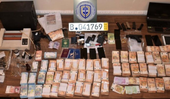 Έτσι «τσάκωσε» η ΕΛ.ΑΣ. το κύκλωμα παράνομων ελληνοποιήσεων – 2 αρχηγοί, 9 επίορκοι αστυνομικοί, 195 άτομα στη δικογραφία! (ΦΩΤΟ)