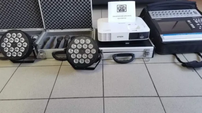 Διέρρηξε εταιρεία στην Καλαμάτα και έκλεψε ηχοσυστήματα