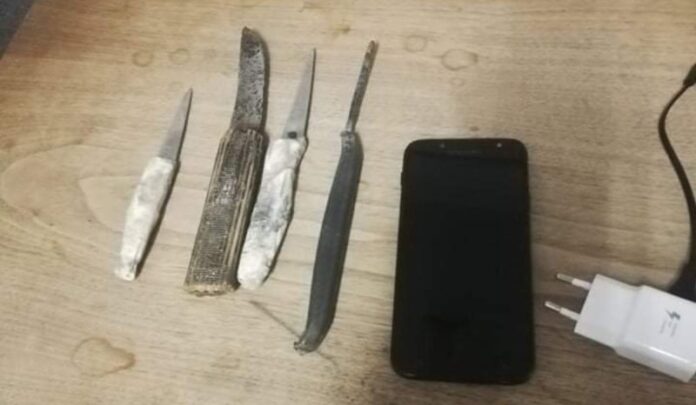 Μαχαίρια και κινητά βρέθηκαν στις φυλακές Κορυδαλλού