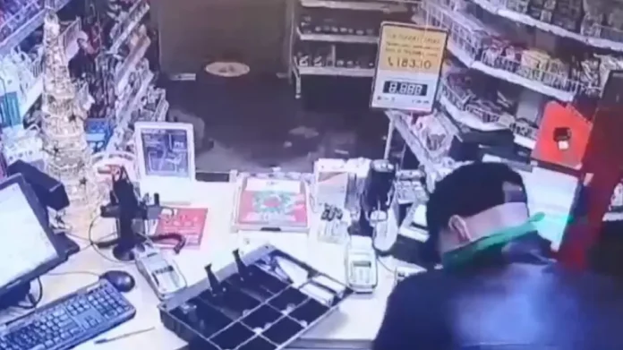 Λήστεψε βενζινάδικο στην Καλλιθέα με το αυτοκίνητο της μητέρας του-(VIDEO)