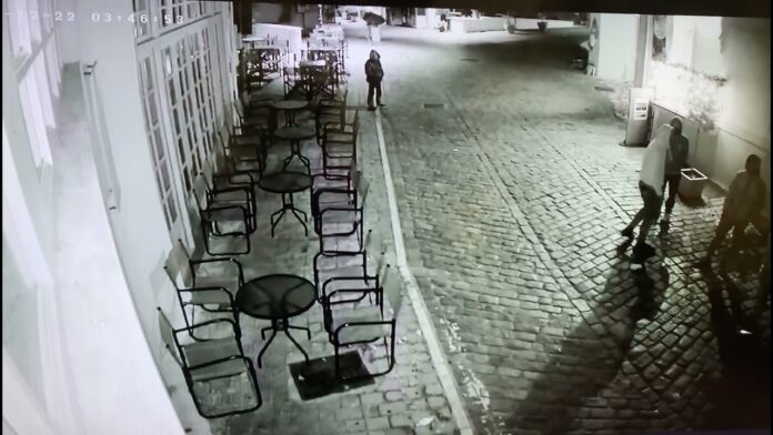 Βίντεο ντοκουμέντο: Συμμορία ανηλίκων επιχειρεί να διαρρήξει επιχείρηση στην Ξάνθη – (ΦΩΤΟ)