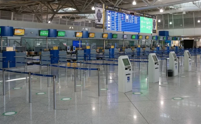 Ξέφραγο αμπέλι… Καταγγελία καθηγητή του ΕΜΠ: Κανένας έλεγχος σε αεροπλάνα και αεροδρόμιο!