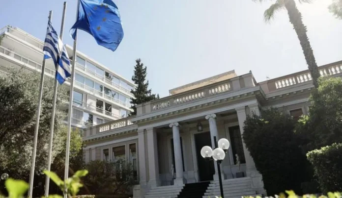 «Βράζει» το Μαξίμου για την βίαιη διακοπή της θεατρικής παράστασης