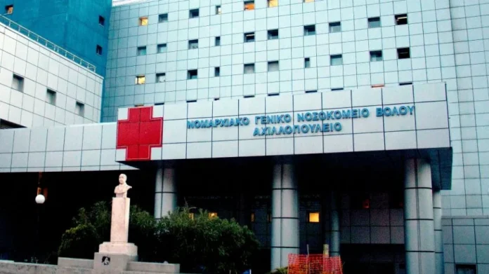 Βόλος: Αρνητές επιτέθηκαν σε γιατρό για να μην διασωληνώσει τη μητέρα τους