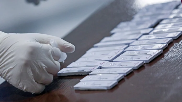 Μετάλλαξη Omicron: Μειώνεται η καραντίνα σε πέντε ημέρες για όσους δεν παρουσιάζουν συμπτώματα