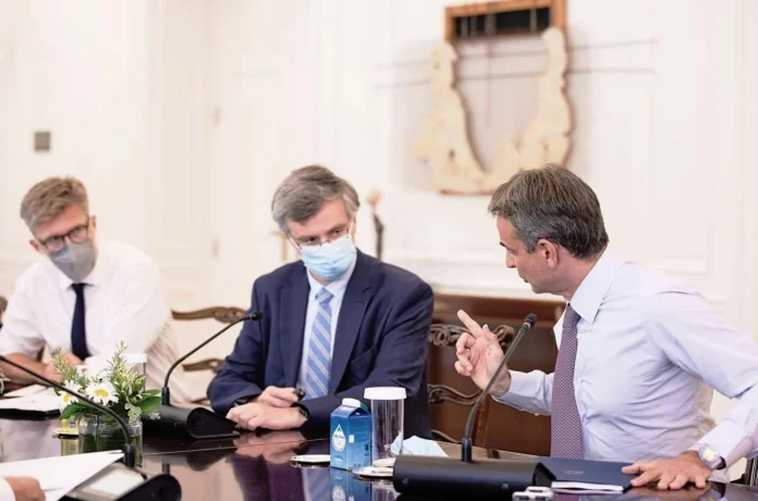 Κυνισμός και αλαζονεία στο… Μαξίμου