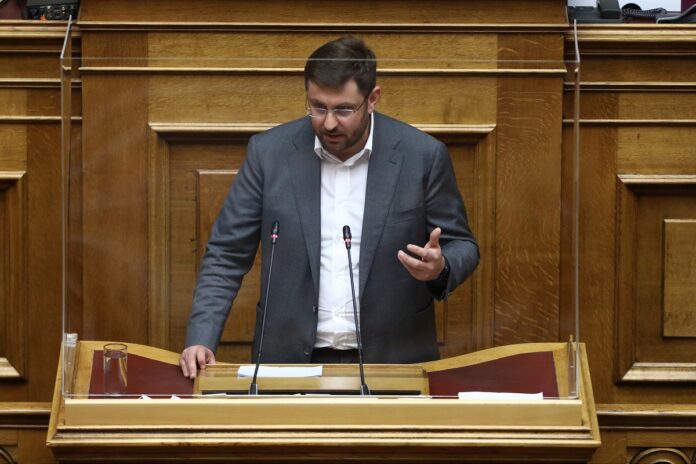 Ζαχαριάδης κατά κυβέρνησης: Εφαρμόστε την τηλεργασία τώρα