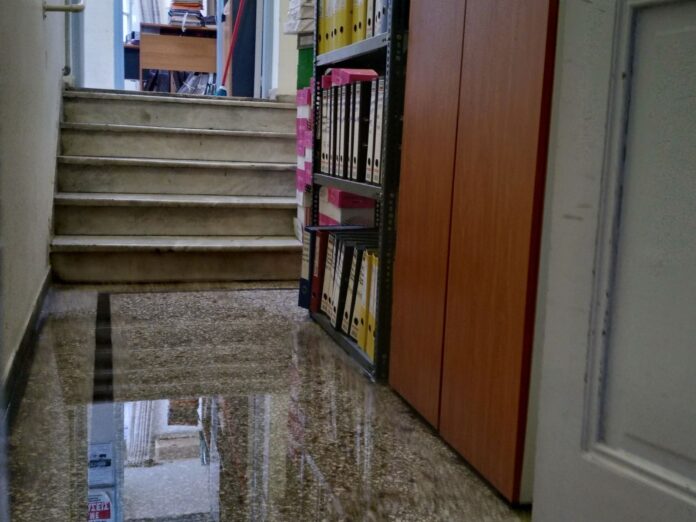 Βόλος: Πλημμύρισαν τα Δικαστήρια γιατί δεν καθάριζαν ούτε τα φρεάτια