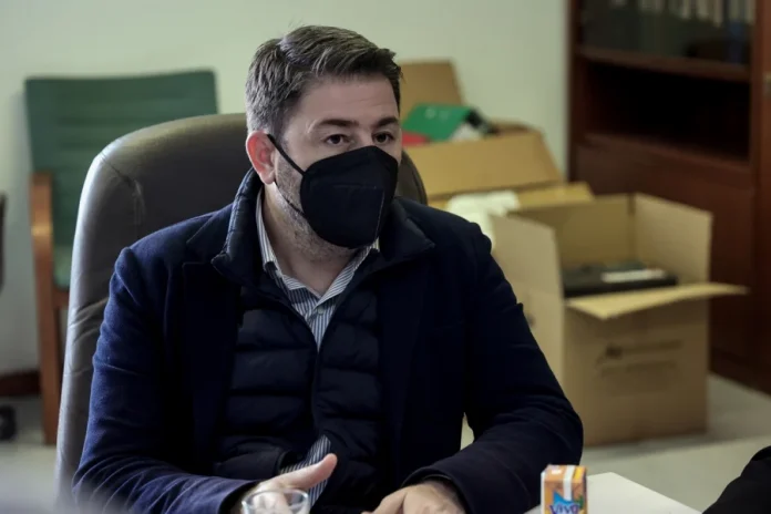 «Εκσυγχρονιστές»: «Ανοίγματα» σε Ανδρουλάκη, δυσαρέσκεια για Μητσοτάκη