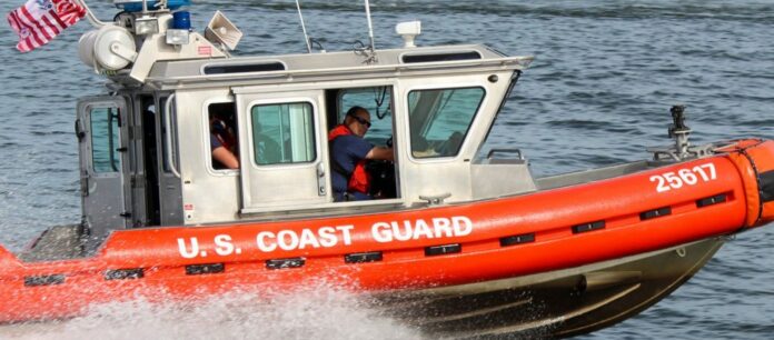 Θρίλερ με την ανατροπή σκάφους ανοικτά της Φλόριντα – Ένας νεκρός και 38 αγνοούμενοι