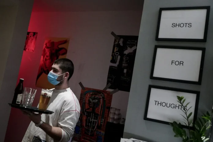 Ανυποχώρητη η πανδημία αλλά από αύριο… άρση μέτρων!