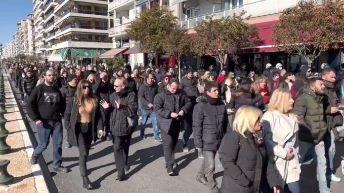 Θεσσαλονίκη: Πορεία αντιεμβολιαστών στο κέντρο της πόλης (video)