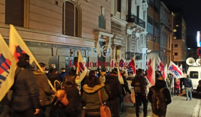 Συγκέντρωση του ΠΑMΕ στον ΣΕΒ: Ζητούν περισσότερα μέτρα προστασίας από την πανδημία (ΦΩΤΟ)