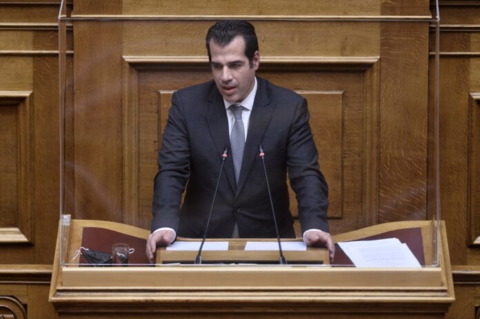 O Πλεύρης απαντά στον Πολάκη: Αν θέλει να αντιπαρατεθεί με μένα και να αφήσει απ’ έξω τη μητέρα του