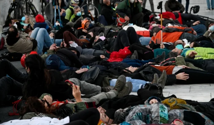 Ορειβάτες: Συγκλονιστικές εικόνες από τη συγκέντρωση διαμαρτυρίας τους στο Σύνταγμα