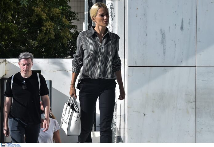 Δολοφονία Μακρή: Αναβλήθηκε η δίκη – Στο δικαστήριο και η Βικτώρια Καρύδα