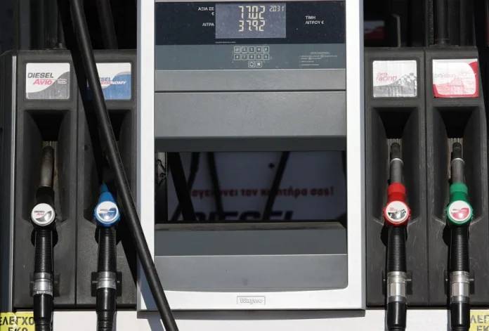 «Πράσινο φως» από Λαγκάρντ για μείωση των φόρων στα καύσιμα – Τι θα κάνει η κυβέρνηση;