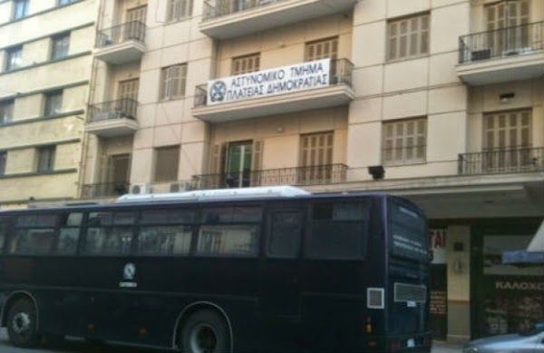 Νέο περιστατικό αστυνομικής βίας: Έδεσαν και έσυραν 66χρονο, επειδή ακούμπησε αυτοκίνητο της αστυνομίας!