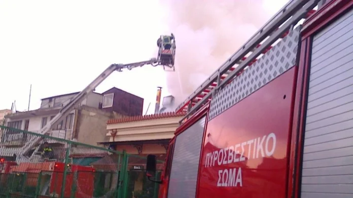 Θεσσαλονίκη: Στις φλόγες δύο εγκαταλελειμμένες οικίες κοντά στην Επανομή