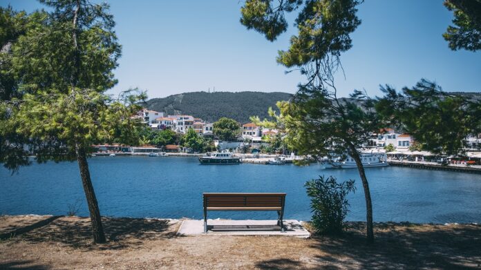 Βόλος: Πλοίο με επιβάτες δεν μπόρεσε να δέσει στην Αλόννησο λόγω κακοκαιρίας
