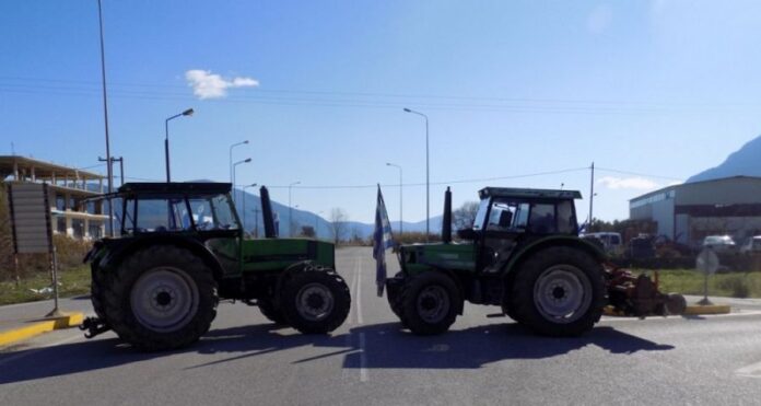 Θεσσαλονίκη: Διαμαρτυρία αγροτών για τη δημιουργία νέου σταθμού διοδίων