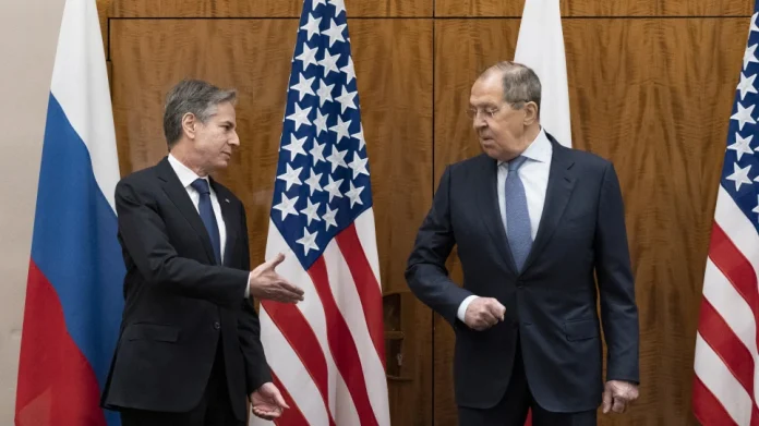 «Τελεσίγραφο» Μπλίνκεν σε Λαβρόφ για Ουκρανία – «Να αποσυρθούν τα στρατεύματα εάν δεν σχεδιάζεις εισβολή»