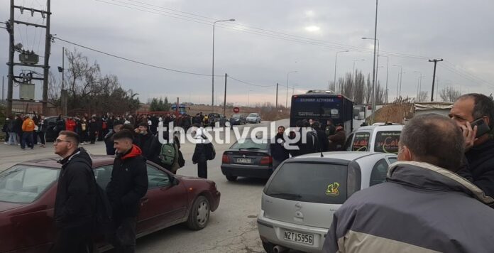 Θεσσαλονίκη: Στα “κάγκελα” οι κάτοικοι της Χαλάστρας – “Δεν θα επιτρέψουμε δημιουργία πλευρικών διοδίων” (video)