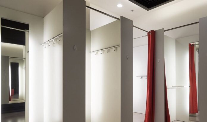 Σέρρες: Αφόδευσε σε δοκιμαστήρια καταστήματος!