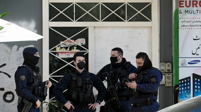 Έφοδος της Αστυνομίας σε συνδέσμους οπαδών στα νότια προάστια